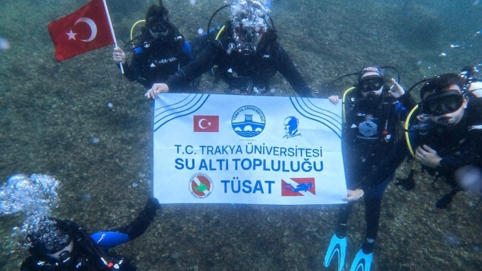 TRAKYA ÜNİVERSİTESİ SUALTI TOPLULUĞUNDAN CUMHURİYET’E SAYGI DALIŞI